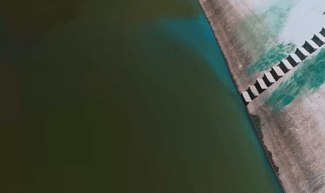 Video: Presa de Mexquitic contaminada con pintura