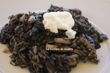 ARROZ NEGRO CON CALAMARES Un plato sencillo de realizar d...