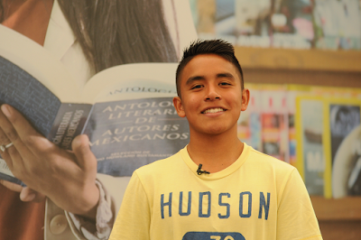 APLICA GABRIEL SOLÍS CONOCIMIENTOS ADQUIRIDOS EN SU LICENCIATURA PARA EMPRENDER EN NEGOCIO DE MIEL