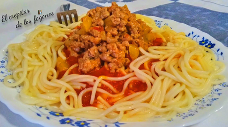 ESPAGUETIS CON PISTO Y CARNE PICADA ESPAGUETIS CON PISTO Y CARNE PICADA