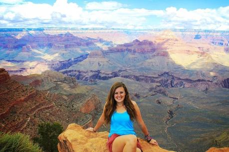 Lauren-at-the-Grand-Canyon-USA ▷ Comente cómo los viajes pueden cambiar su vida: de la ansiedad a la confianza de las culturas, la comida, las experiencias, ... ¿Por qué quiero viajar? - La vida es sobre experiencias.