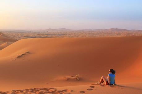 Lauren-in-the-Sahara-Desert-Morocco ▷ Comente cómo los viajes pueden cambiar su vida: de la ansiedad a la confianza de las culturas, la comida, las experiencias, ... ¿Por qué quiero viajar? - La vida es sobre experiencias.