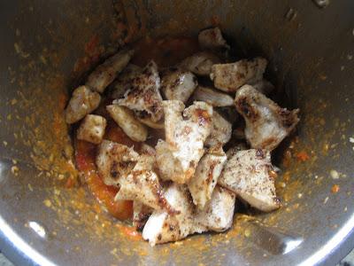 Picar la pechuga Canelones de pollo y verduras Thermomix
