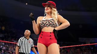 Lacey  Evans   está trabajando con Dana Warrior