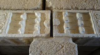 Imagen del mes: Pilastras visigodas reutilizadas en el aljibe de la Alcazaba de Mérida Imagen del mes: Pilastras visigodas reutilizadas en el aljibe de la Alcazaba de Mérida