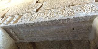 Imagen del mes: Pilastras visigodas reutilizadas en el aljibe de la Alcazaba de Mérida