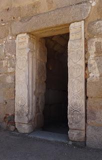 Imagen del mes: Pilastras visigodas reutilizadas en el aljibe de la Alcazaba de Mérida Imagen del mes: Pilastras visigodas reutilizadas en el aljibe de la Alcazaba de Mérida