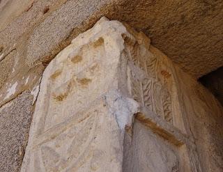 Imagen del mes: Pilastras visigodas reutilizadas en el aljibe de la Alcazaba de Mérida