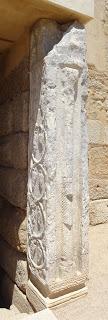 Imagen del mes: Pilastras visigodas reutilizadas en el aljibe de la Alcazaba de Mérida
