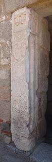 Imagen del mes: Pilastras visigodas reutilizadas en el aljibe de la Alcazaba de Mérida