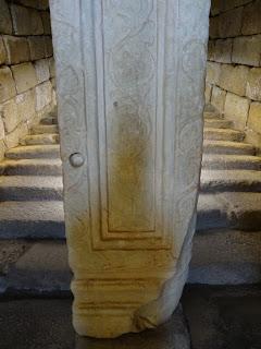 Imagen del mes: Pilastras visigodas reutilizadas en el aljibe de la Alcazaba de Mérida Imagen del mes: Pilastras visigodas reutilizadas en el aljibe de la Alcazaba de Mérida