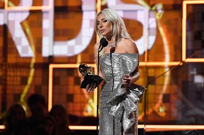 Lady Gaga pidió al publicó respeto a  Bradley Cooper
