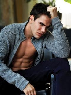 RELATO GAY. NO SOY GUAPO, SOY NORMAL. CAPÍTULO 4: UN GAY EN EL INSTITUTO