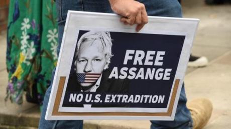 Reino Unido firmó la orden de extradición de Assange a Estados Unidos