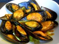 Unos pocos mejillones con salsa de curry