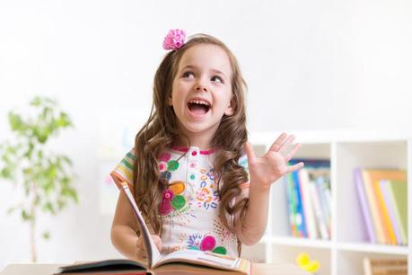 La educación aumenta la felicidad de los niños