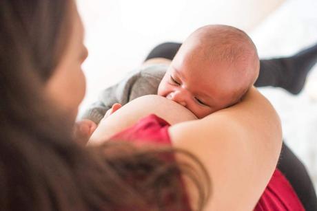 ¿Debemos dar agua a los bebés?