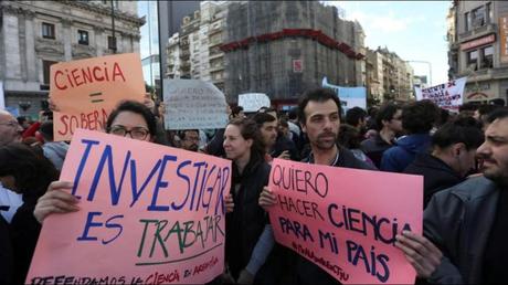 El Futuro Argentino: la Nación en Peligro