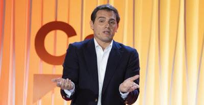 Consultas, extraños pactos políticos y nuevos ediles.