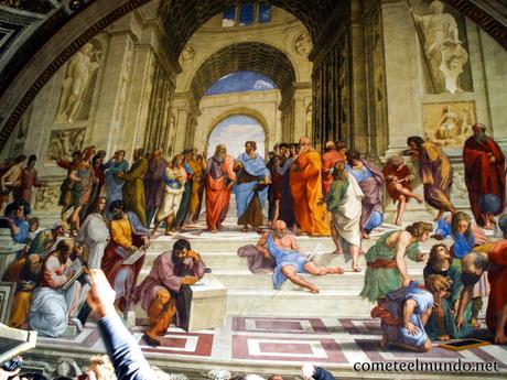 pintura-de-rafael-en-los-museos-vaticanos Visitar el Vaticano sin colas (¡no metas la pata!)