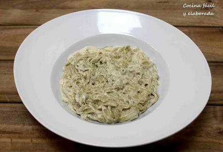 TAGLIATELLE CON MORINGA Y SALSA DE TRES QUESOS