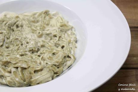 TAGLIATELLE CON MORINGA Y SALSA DE TRES QUESOS