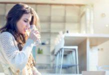 Beber mucha agua puede ayudar a mantener a raya las infecciones urinarias