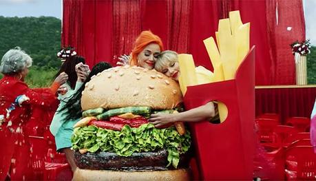 Taylor Swift y Katy Perry se reconcilian en el videoclip de ‘You Need To Calm Down’ Taylor Swift y Katy Perry