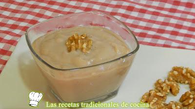 Receta fácil de crema dulce de nueces ideal para tartas y pasteles