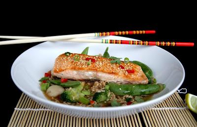 Soba noodles con salmón (pasta de trigo sarraceno)