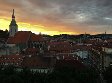 ▷ Comenta en 2 lugares para visitar en Eslovaquia (Sorprende y sorprende) por Shivya Nath Sundowners-over-Bratislava ▷ Comenta en 2 lugares para visitar en Eslovaquia (Sorprende y sorprende) por Shivya Nath