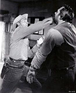 TALL MAN RIDING (Ronda del destino, la) (USA, 1955) Western