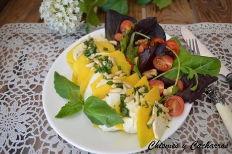 Ensalada de verano de mozzarella y mango