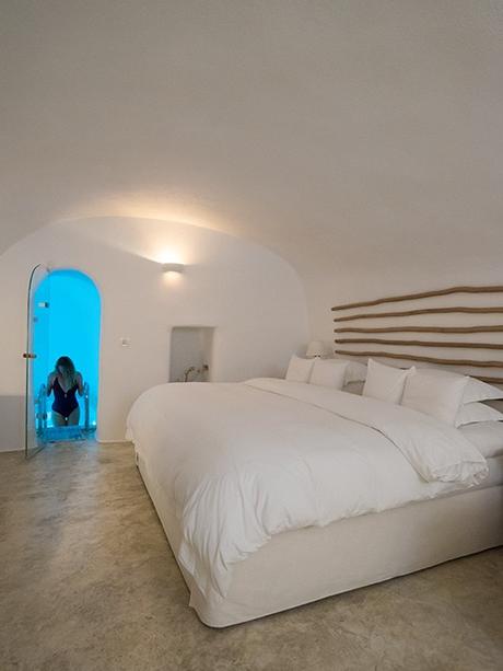 ▷ ¿Dónde alojarse en Santorini: Oia o Imerovigli? imerovigli-iconic-santorini-cave-hotel ▷ ¿Dónde alojarse en Santorini: Oia o Imerovigli?