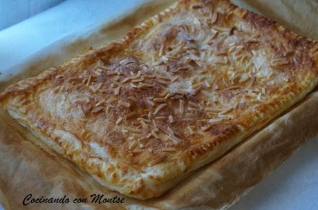 Coca de hojaldre rellena de crema pastelera Coca de hojaldre rellena de crema pastelera
