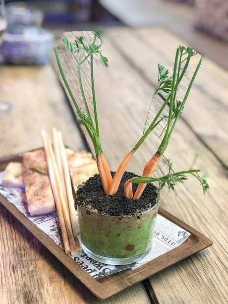 tiramisu salada plato vegetariano