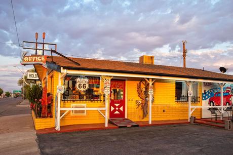 Where-to-Stay-in-Holbrook.jpg.optimal ▷ Parque Nacional del Bosque Petrificado: Guía e Itinerario de viaje