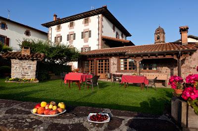 LUGARES CON ENCANTO: CASA RURAL ZIGAKO ETXEZURIA LUGARES CON ENCANTO: CASA RURAL ZIGAKO ETXEZURIA