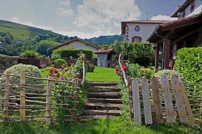 LUGARES CON ENCANTO: CASA RURAL ZIGAKO ETXEZURIA LUGARES CON ENCANTO: CASA RURAL ZIGAKO ETXEZURIA