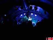 Intensidad mano Marsella Invaders perro parte atrás coche