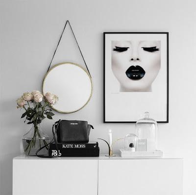 Kit de toda influencer que se precie (porque posturear de vez en cuando no está mal) Kit de toda influencer que se precie (porque posturear de vez en cuando no está mal)