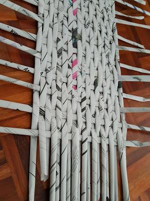 CESTA RECICLADA CON PERIODICOS VIEJOS CESTA RECICLADA CON PERIODICOS VIEJOS