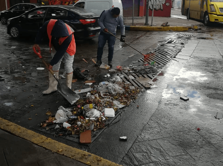 6 toneladas de basura al día termina en las alcantarillas