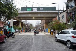 En campaña con corte de cintas