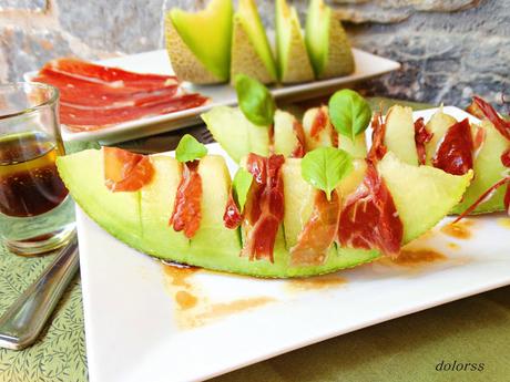 Melón con jamón y vinagreta de miel