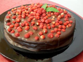 Pastel de chocolate y fresitas sin lactosa