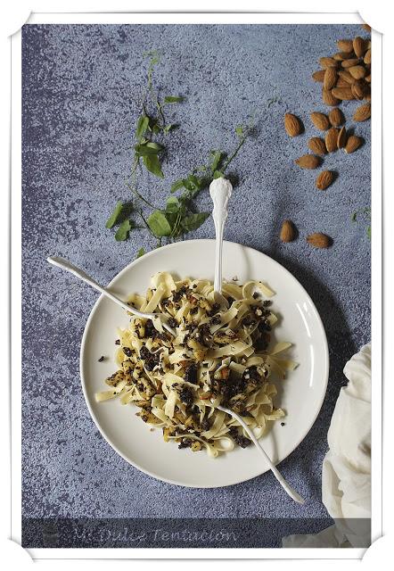 Tagliatelle con Morcilla, Manzana y Almendras