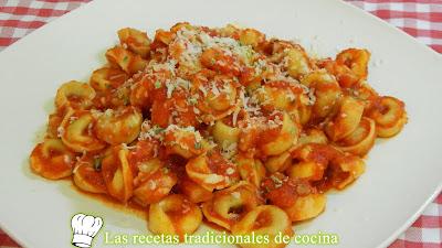Receta fácil de salsa Amatriciana con tortelinis