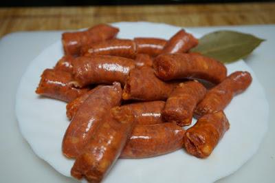 Chorizos al vino blanco