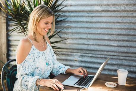 how-to-start-a-travel-blog ▷ Comente cómo iniciar un blog de viajes en 11 pasos (y ganar dinero) siguiendo el camino y financiando Van Life | La vuelta al mundo en 80 empleos